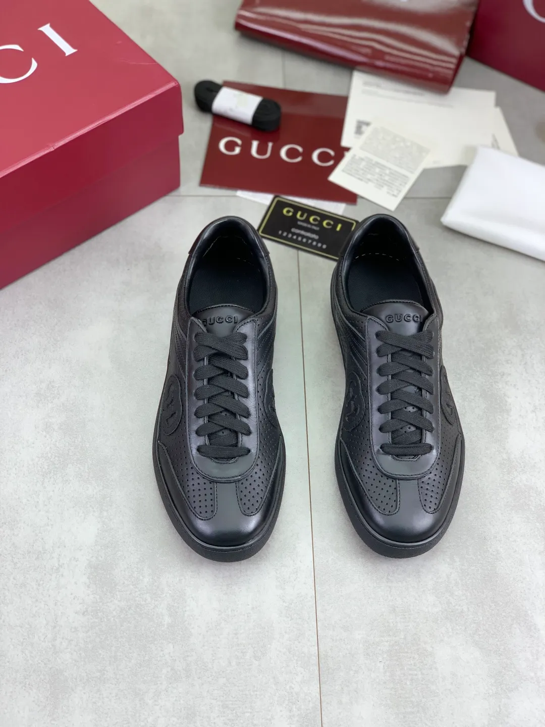 Men's shoes 💰P562 New GUCCI classic design moral training element catwalk model, matching version of top quality moral training shoes for men and women. Epoxy logo process is concave and convex, matching oil edge technology, punched cowhide cloth surface, suede cowhide surface splicing, breathable and not stuffy, the original overlasted shoe model is comfortable on the feet.  Fabric: Matched leather + cloth + mesh Lining: Water-dyed sheepskin Foot: Water-dyed sheepskin Outsole: Original molded TP matching environmentally friendly material Packaging: Top counter full set of packaging Female 35-42 (Female 41.42. Customized) Male 39-46 (46 customized)